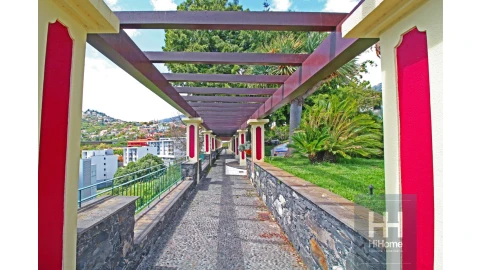 Moradia T6 para Venda em Santo Antonio