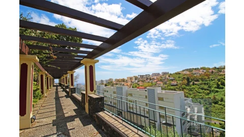 Moradia T6 para Venda em Santo Antonio