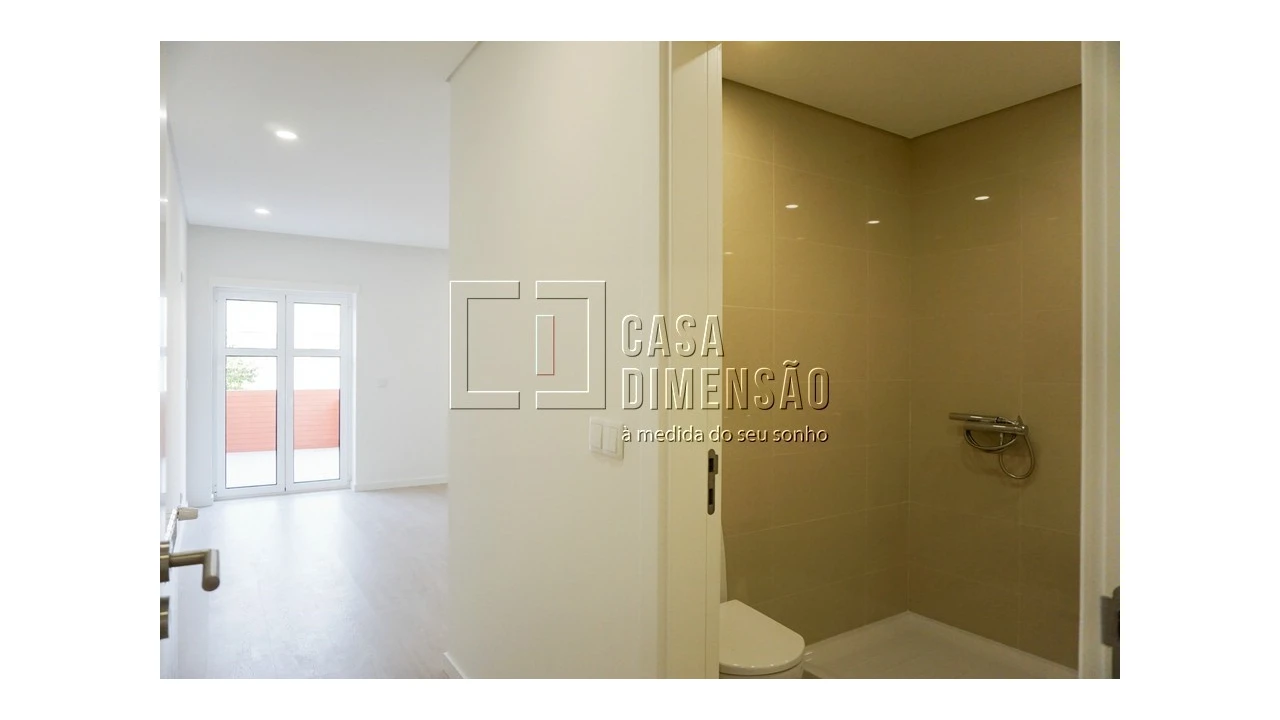 Apartamento T2 para Venda em Venteira Foto 24