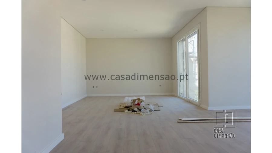 Apartamento T2 para Venda em São Domingos de Rana Foto 3