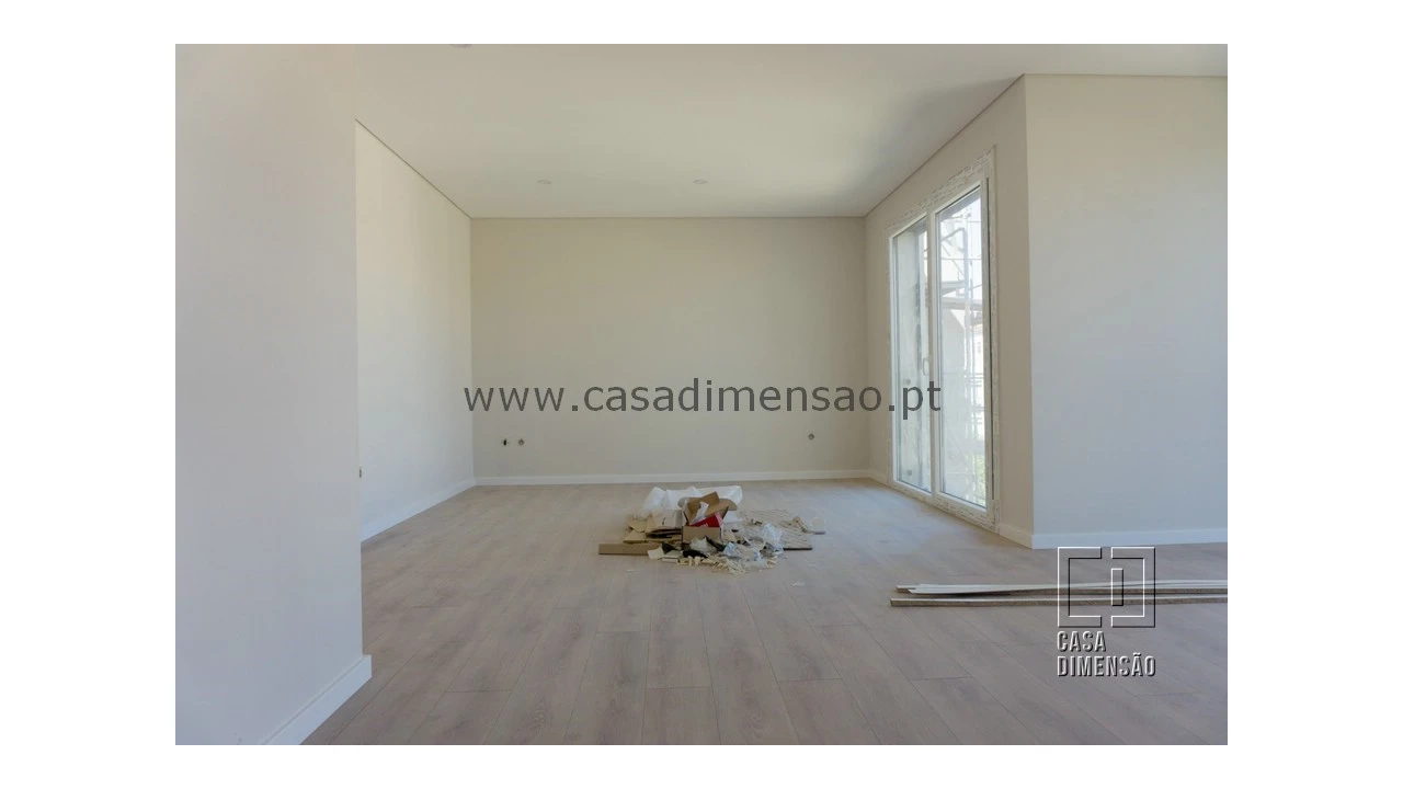 Apartamento T2 para Venda em São Domingos de Rana Foto 3