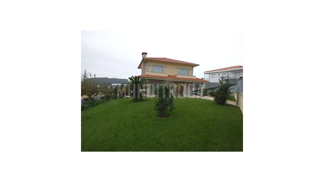 Moradia T3 para Venda em Nogueira, Fraião e Lamaçães Foto 20