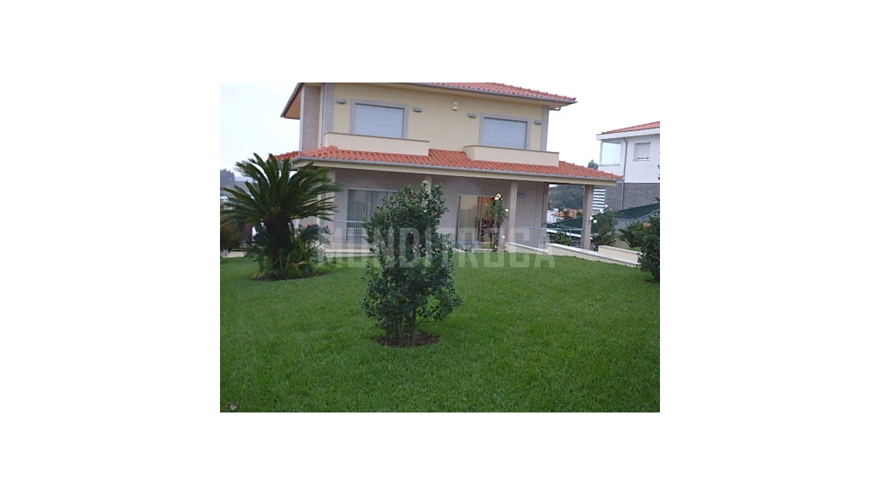 Moradia T3 para Venda em Nogueira, Fraião e Lamaçães Foto 21