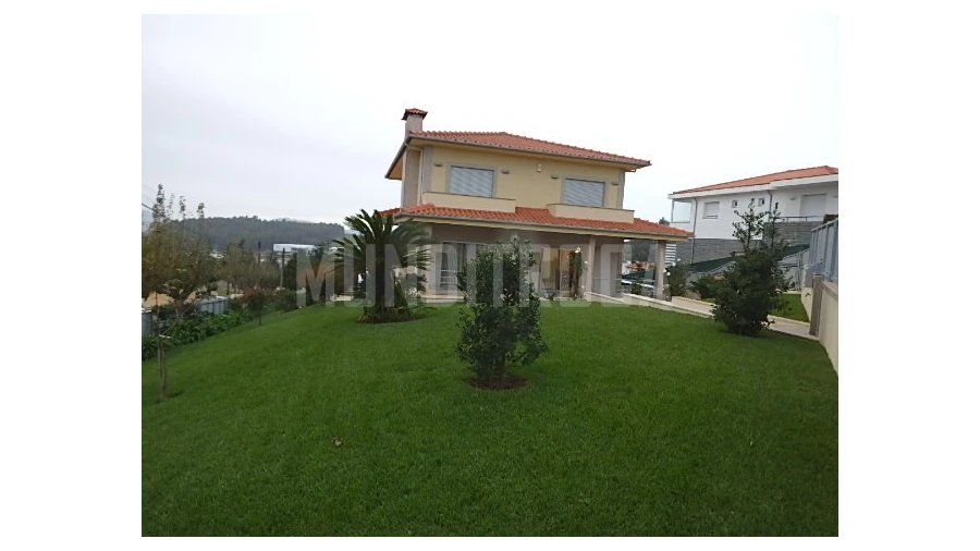 Moradia T3 para Venda em Nogueira, Fraião e Lamaçães Foto 20