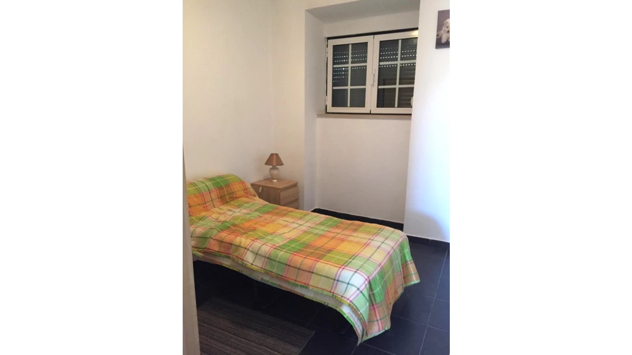 Prédio para Venda em Pontinha e Famões Foto 2