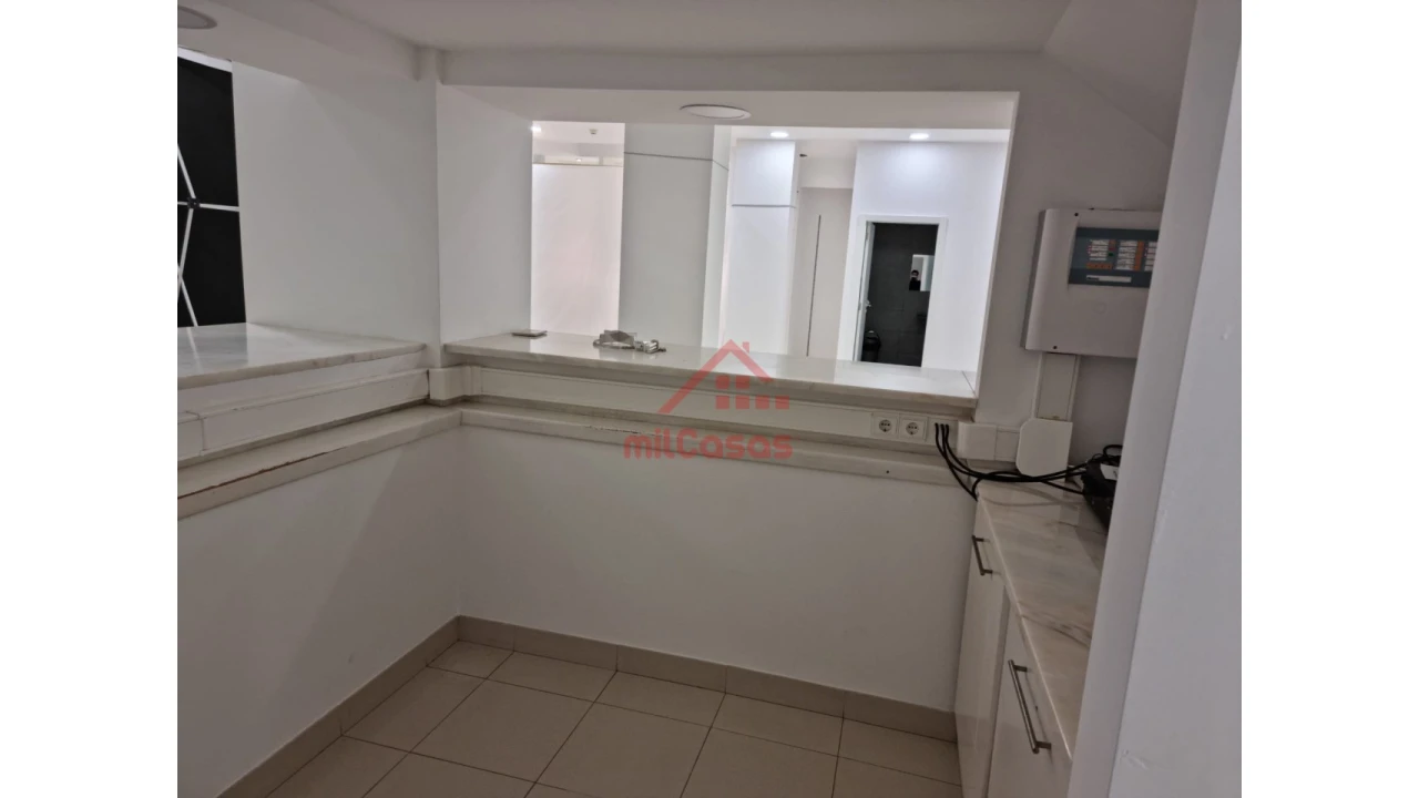 Loja para Arrendamento em Santa Maria, São Pedro e Matacães Foto 3