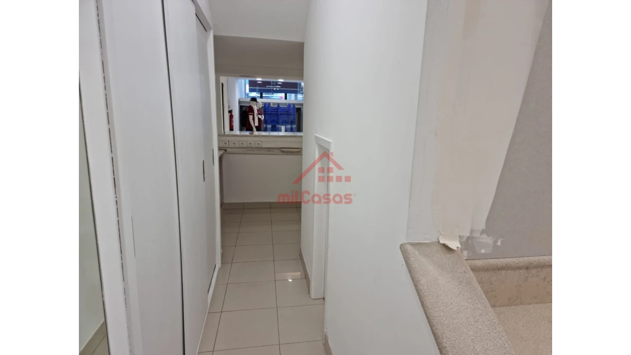 Loja para Arrendamento em Santa Maria, São Pedro e Matacães Foto 6