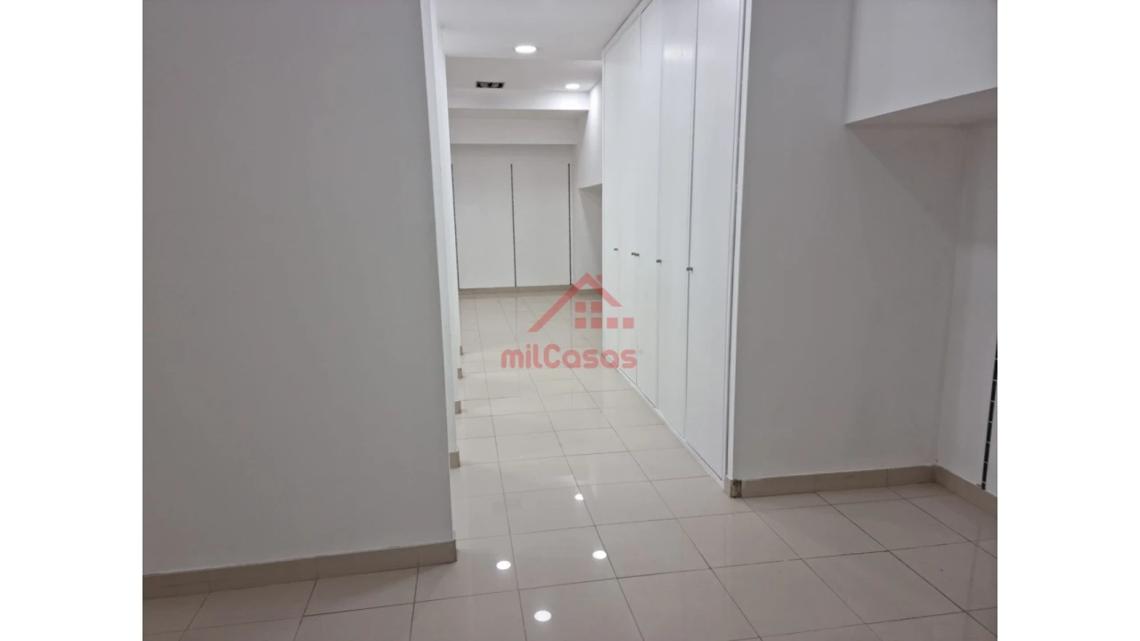 Loja para Arrendamento em Santa Maria, São Pedro e Matacães Foto 7