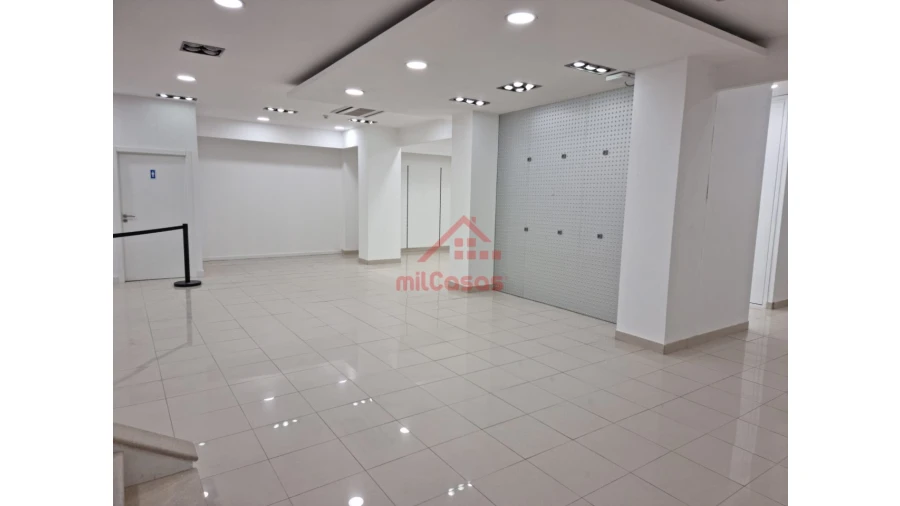 Loja para Arrendamento em Santa Maria, São Pedro e Matacães