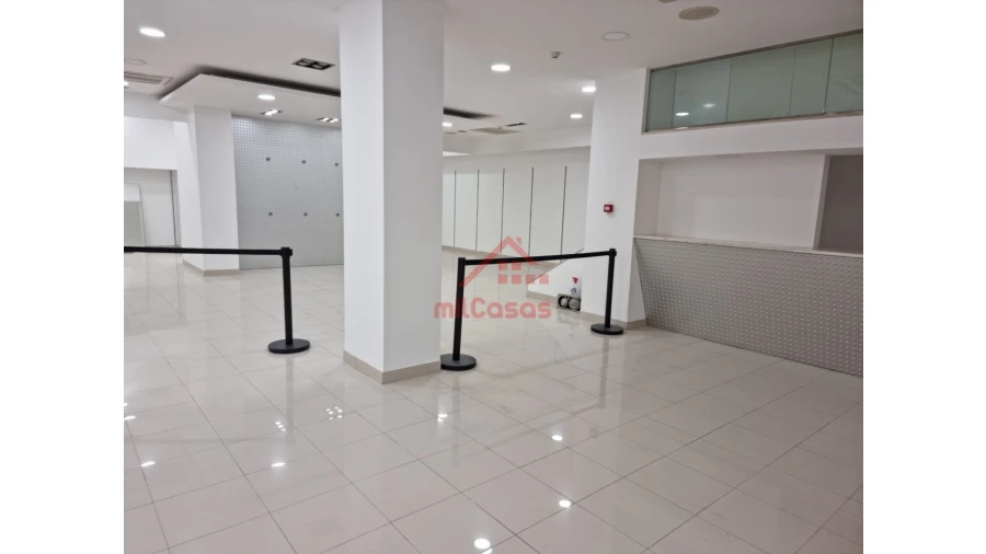 Loja para Arrendamento em Santa Maria, São Pedro e Matacães Foto 2