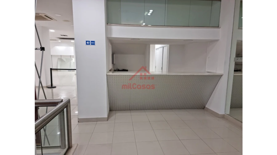 Loja para Arrendamento em Santa Maria, São Pedro e Matacães Foto 5