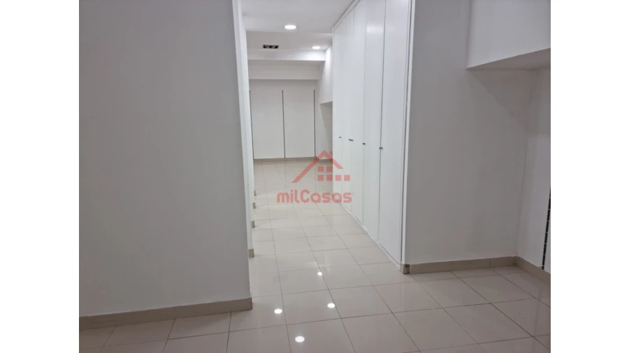 Loja para Arrendamento em Santa Maria, São Pedro e Matacães Foto 7