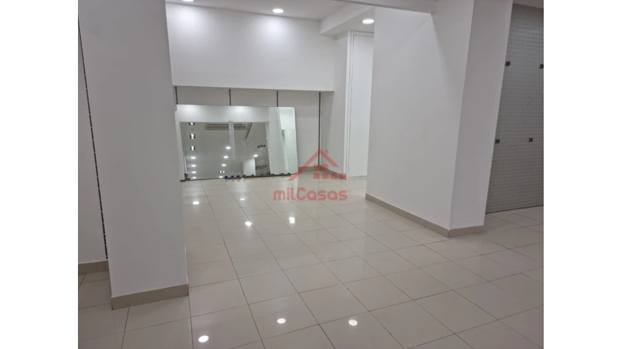 Loja para Arrendamento em Santa Maria, São Pedro e Matacães Foto 10