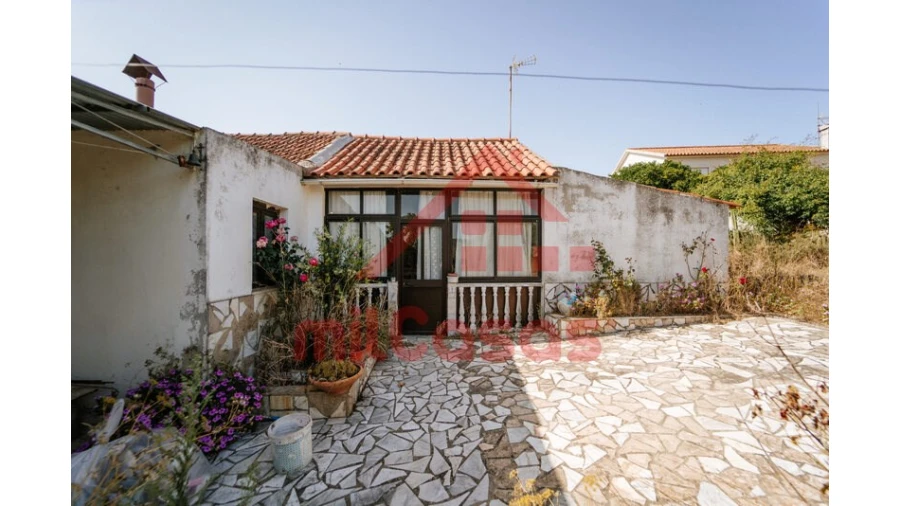 Moradia T2 para Venda em Maxial e Monte Redondo Foto 2