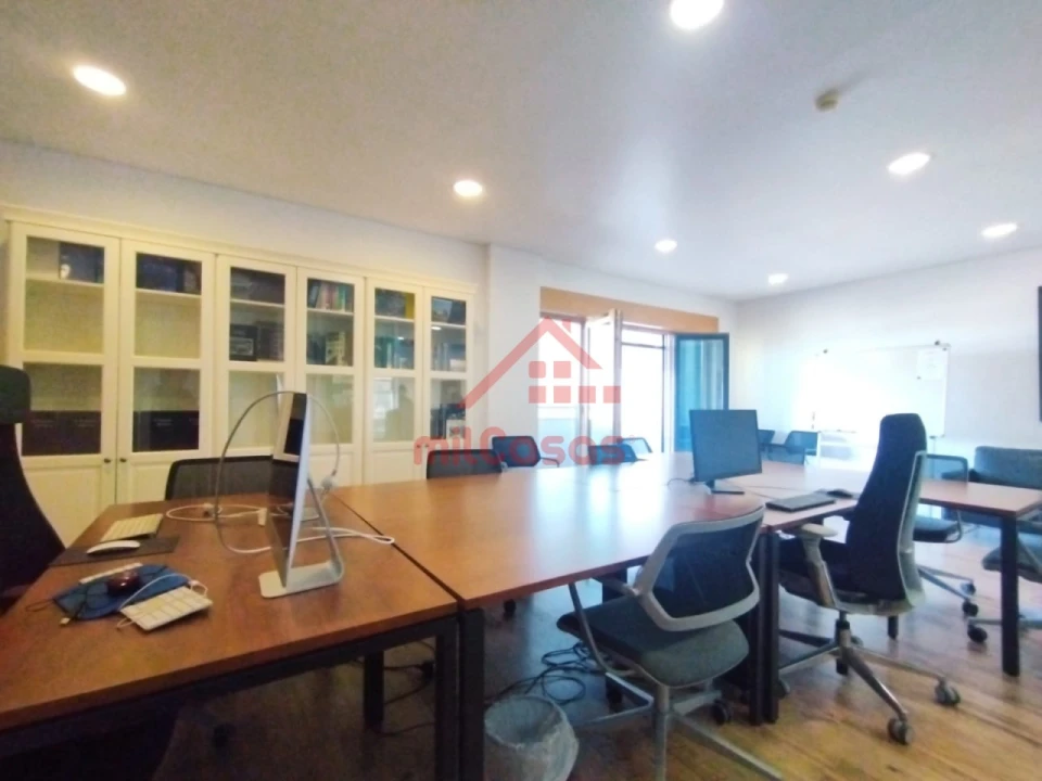 Escritório para Arrendamento em Santa Maria, São Pedro e Matacães Foto 3