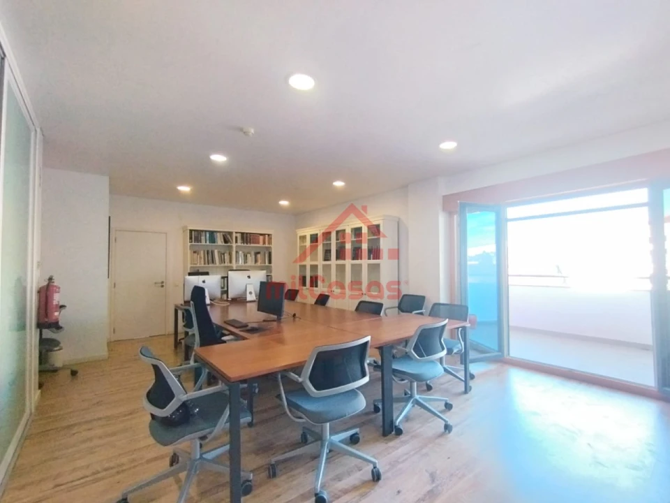 Escritório para Arrendamento em Santa Maria, São Pedro e Matacães Foto 5