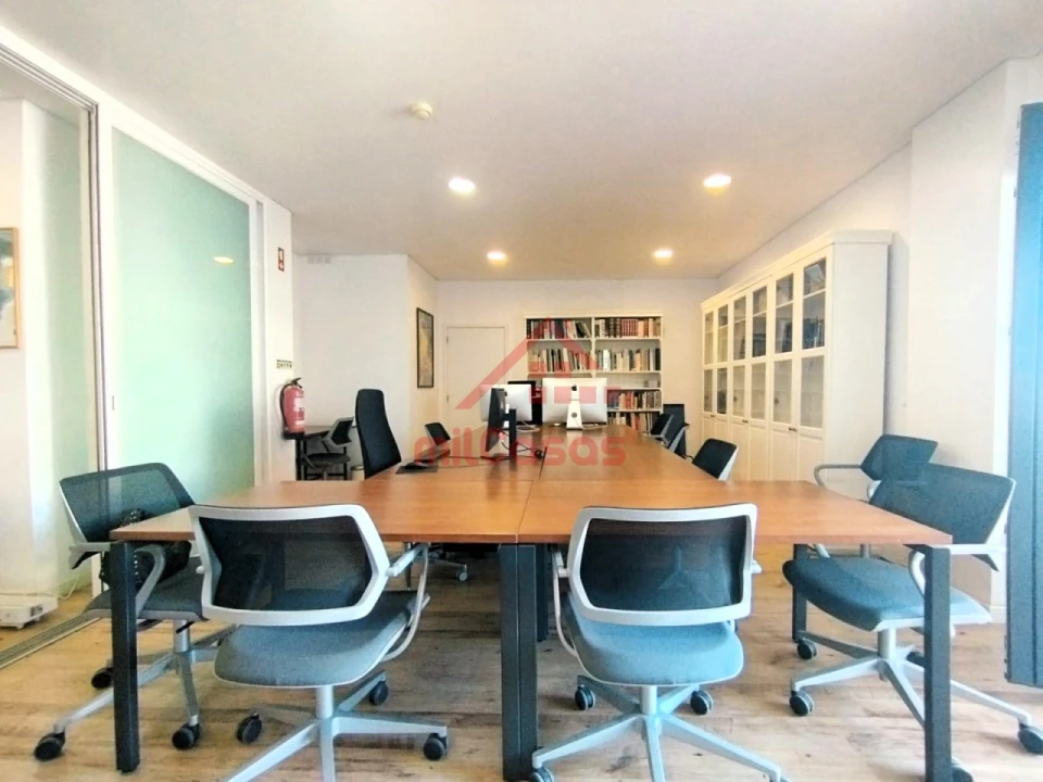 Escritório para Arrendamento em Santa Maria, São Pedro e Matacães Foto 7