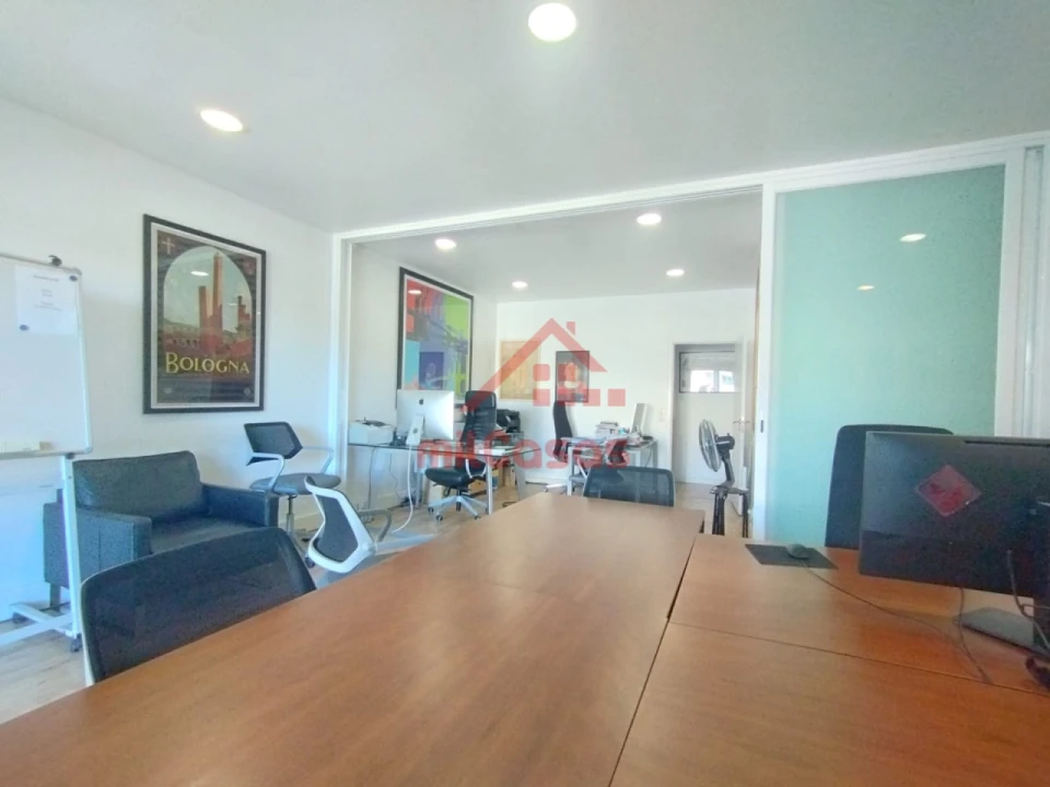 Escritório para Arrendamento em Santa Maria, São Pedro e Matacães Foto 8