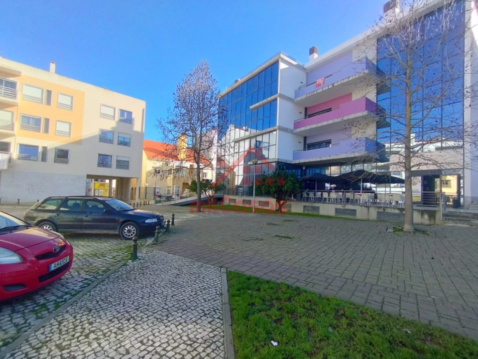 Escritório para Arrendamento em Santa Maria, São Pedro e Matacães Foto 18