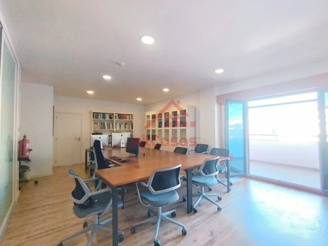 Escritório para Arrendamento em Santa Maria, São Pedro e Matacães Foto 5