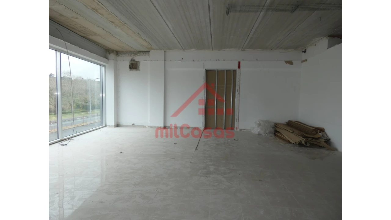 Loja para Arrendamento em Santa Maria, São Pedro e Matacães Foto 3