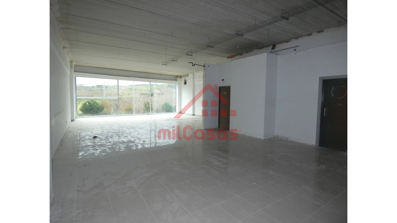 Loja para Arrendamento em Santa Maria, São Pedro e Matacães Foto 5