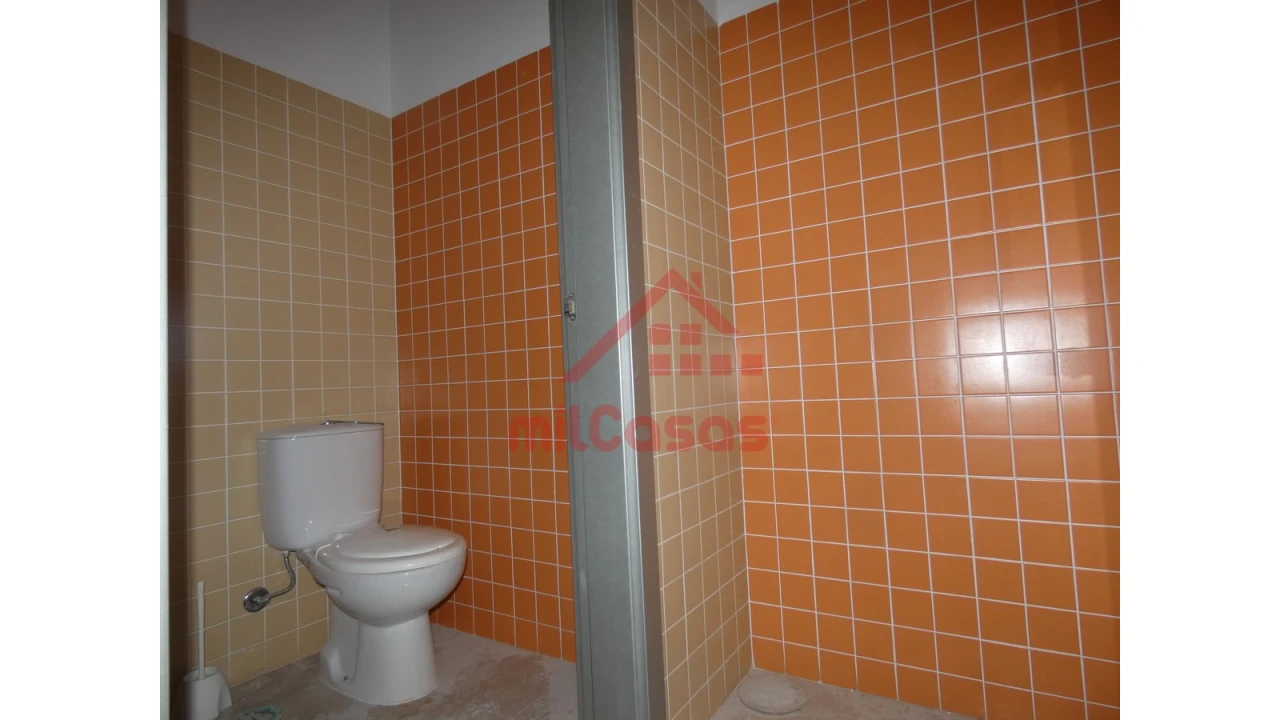 Loja para Arrendamento em Santa Maria, São Pedro e Matacães Foto 6