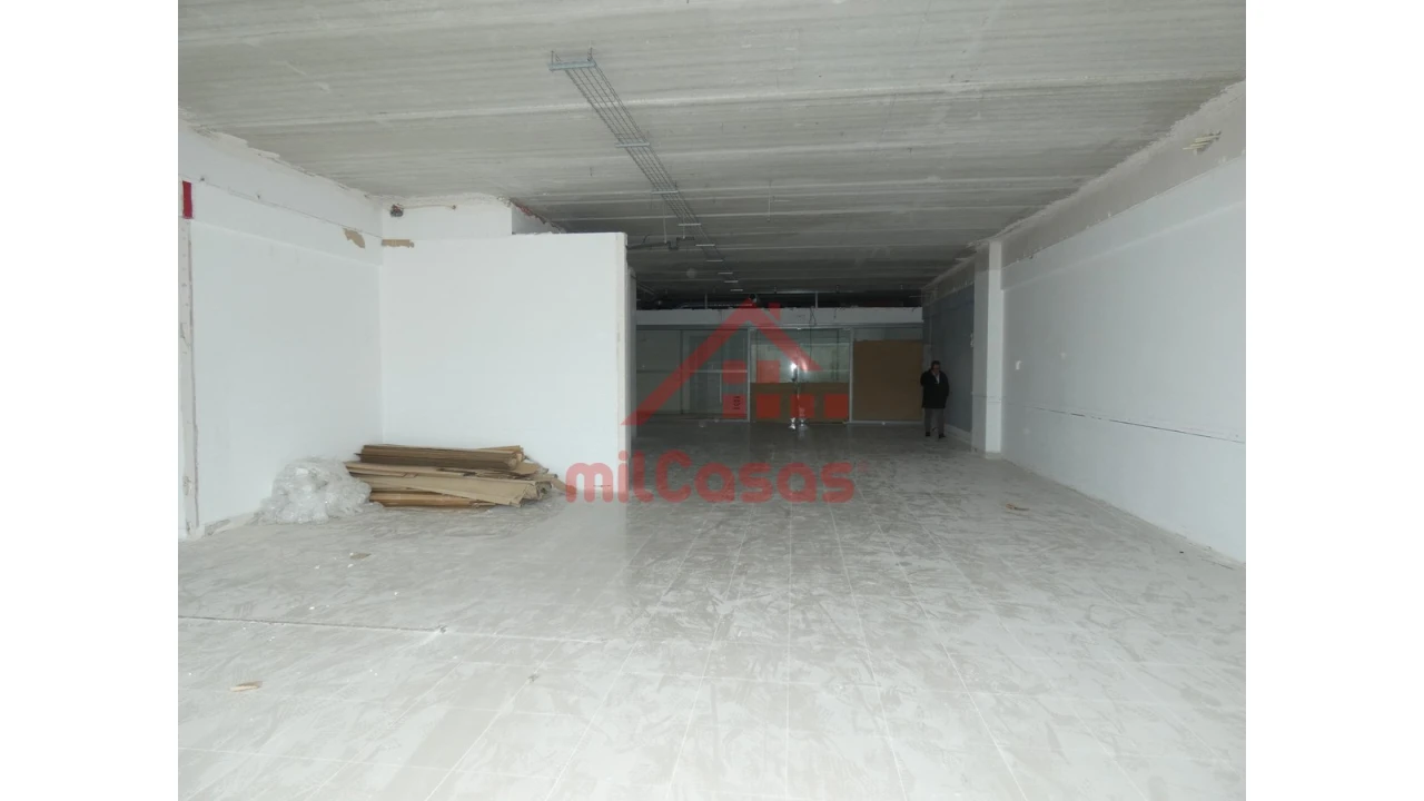 Loja para Arrendamento em Santa Maria, São Pedro e Matacães Foto 9