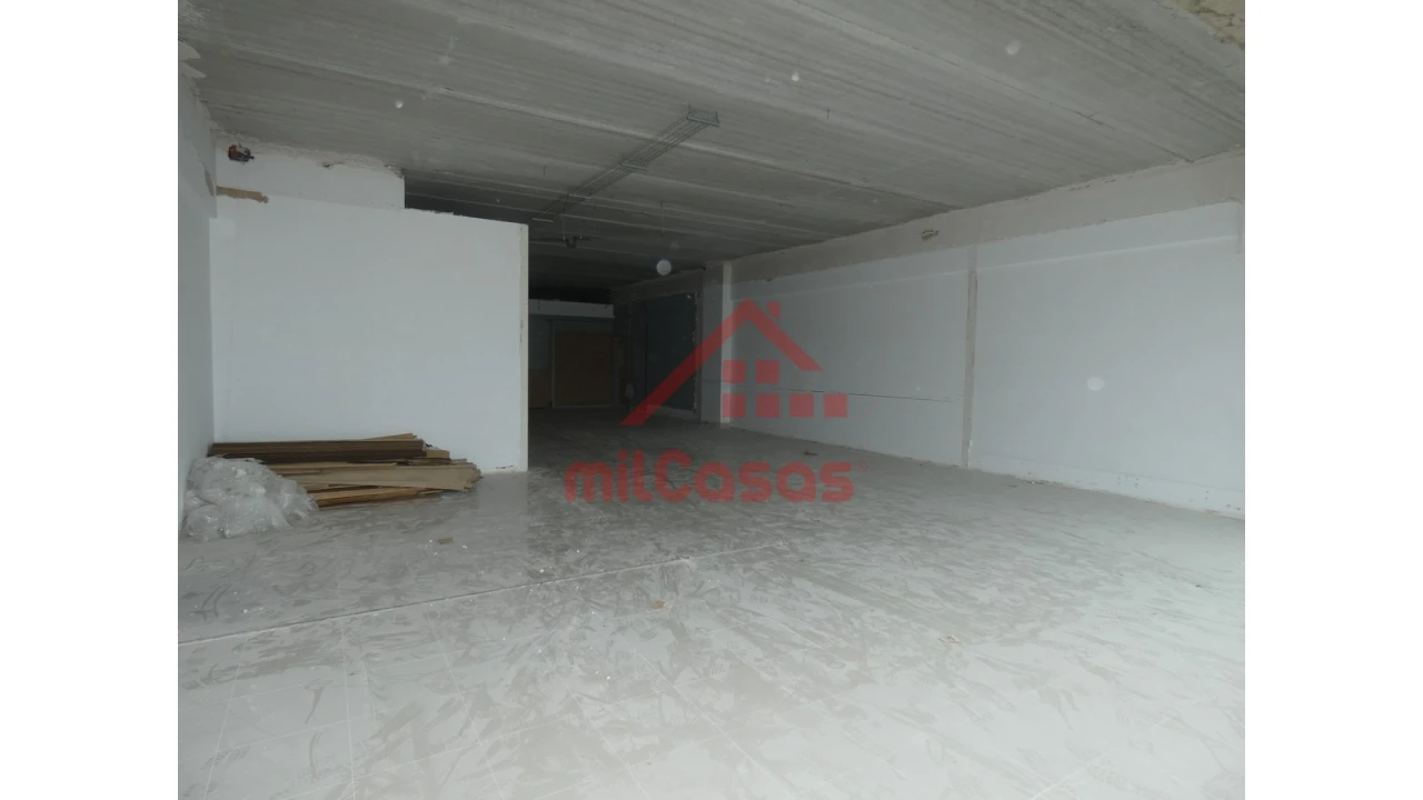 Loja para Arrendamento em Santa Maria, São Pedro e Matacães Foto 13