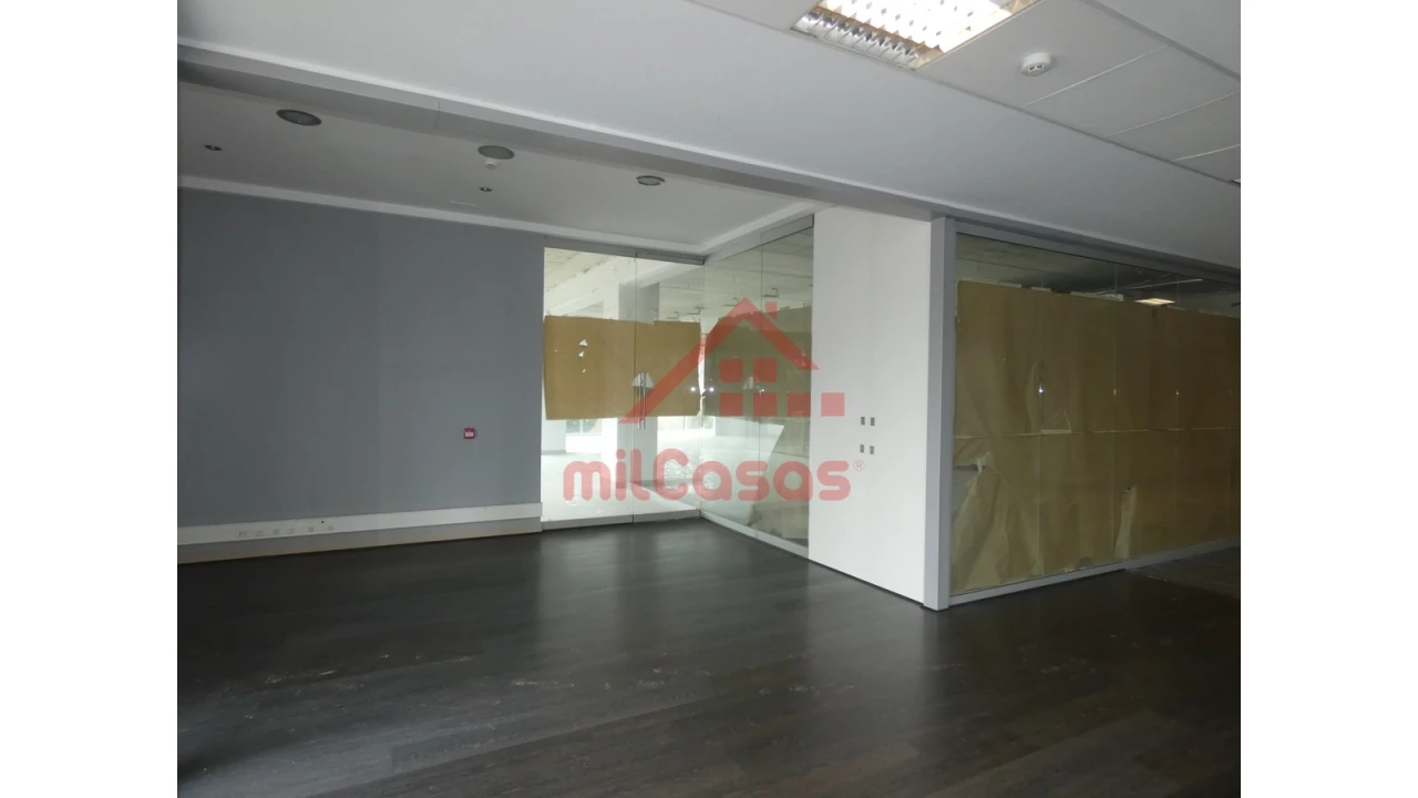 Loja para Arrendamento em Santa Maria, São Pedro e Matacães Foto 15