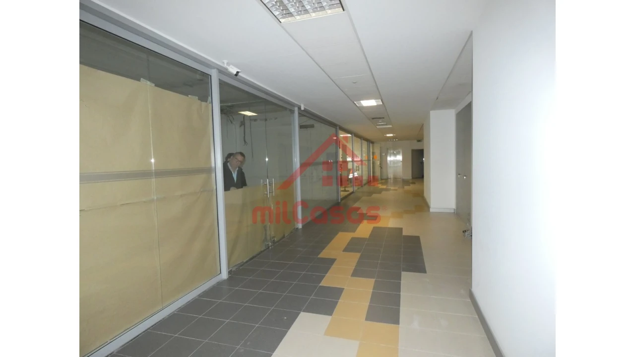 Loja para Arrendamento em Santa Maria, São Pedro e Matacães Foto 18