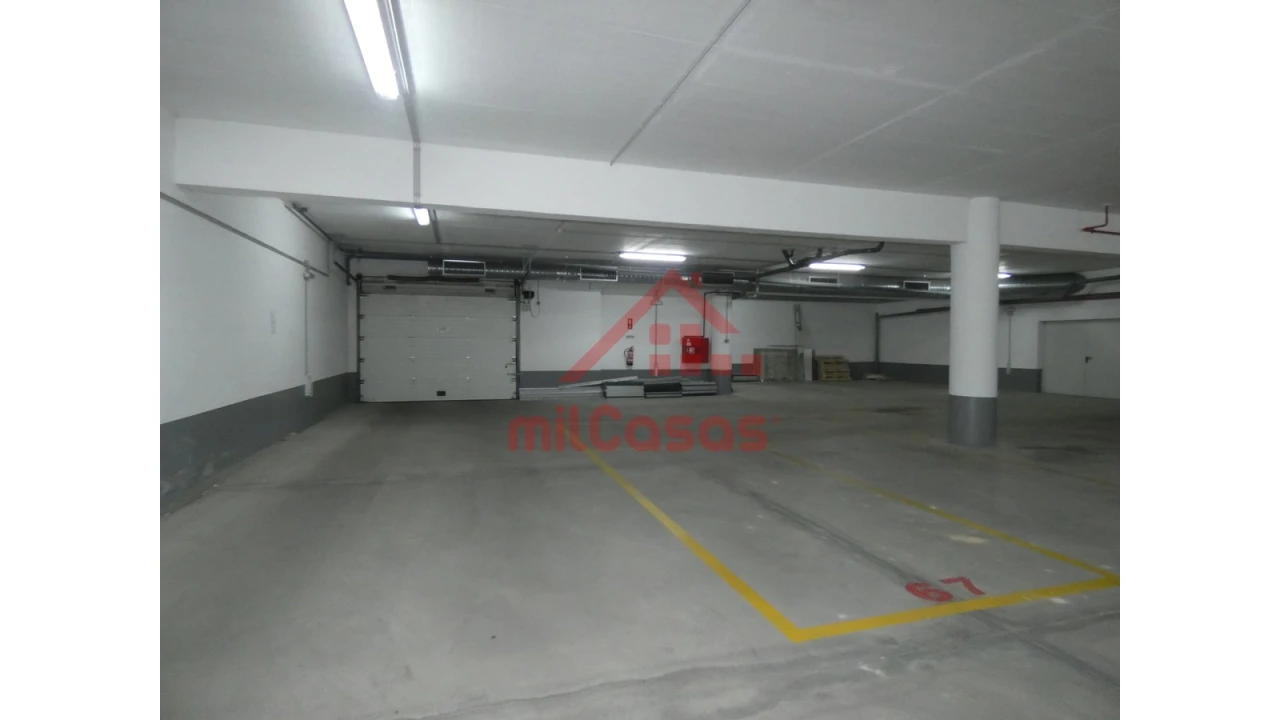 Loja para Arrendamento em Santa Maria, São Pedro e Matacães Foto 23