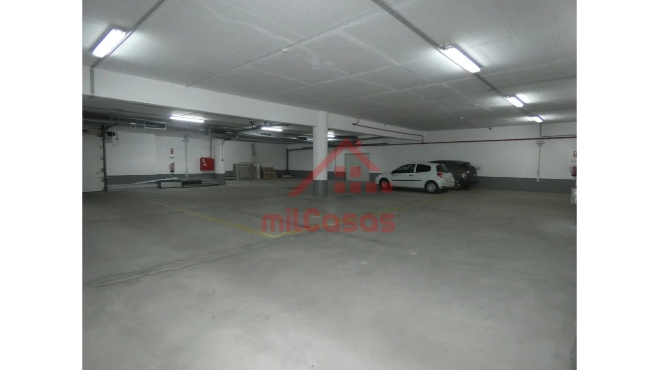 Loja para Arrendamento em Santa Maria, São Pedro e Matacães Foto 26