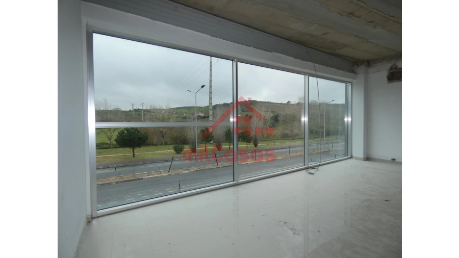 Loja para Arrendamento em Santa Maria, São Pedro e Matacães