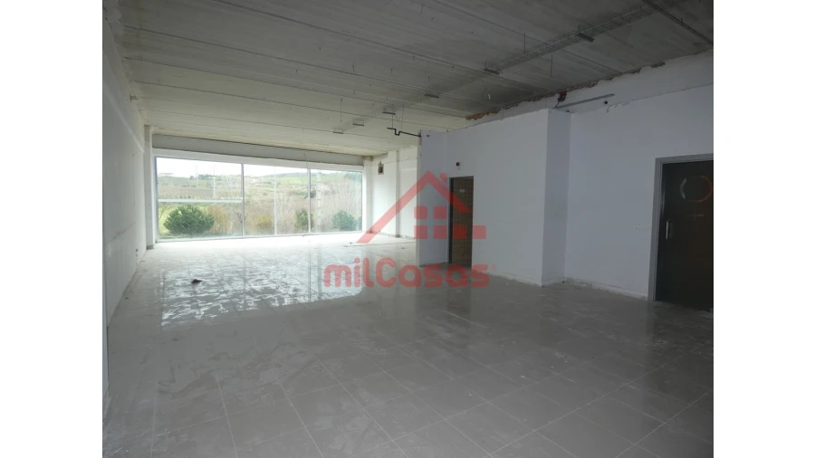 Loja para Arrendamento em Santa Maria, São Pedro e Matacães Foto 5