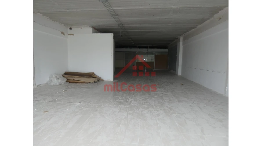 Loja para Arrendamento em Santa Maria, São Pedro e Matacães Foto 10