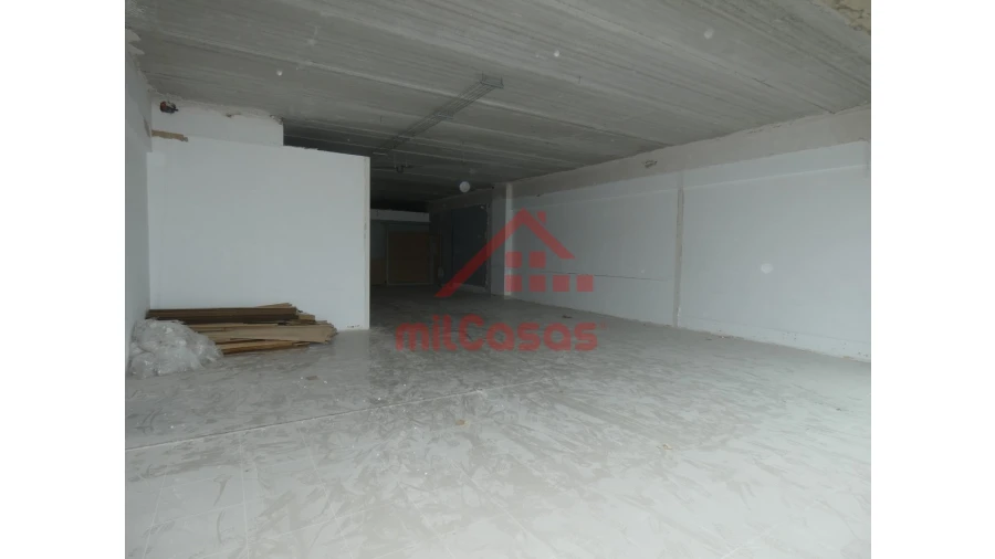 Loja para Arrendamento em Santa Maria, São Pedro e Matacães Foto 13