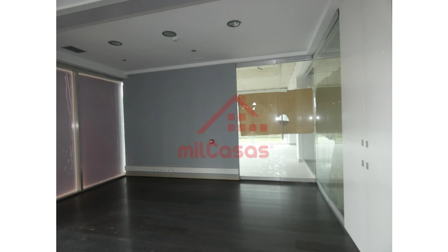 Loja para Arrendamento em Santa Maria, São Pedro e Matacães Foto 17