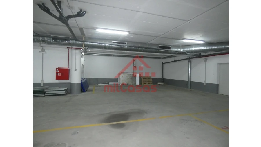 Loja para Arrendamento em Santa Maria, São Pedro e Matacães Foto 21