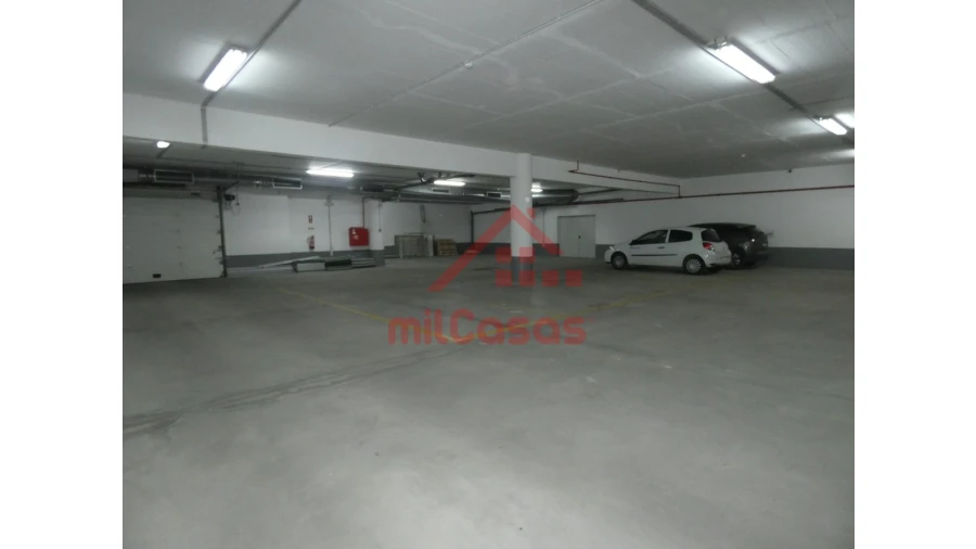 Loja para Arrendamento em Santa Maria, São Pedro e Matacães Foto 24