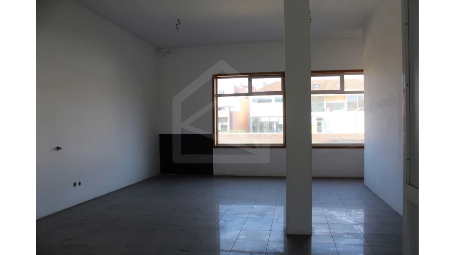 Loja para Venda em Santa Maria da Feira, Travanca, Sanfins e Espargo Foto 4