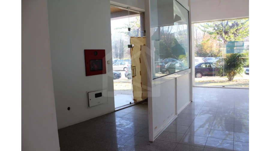 Loja para Venda em Santa Maria da Feira, Travanca, Sanfins e Espargo Foto 6