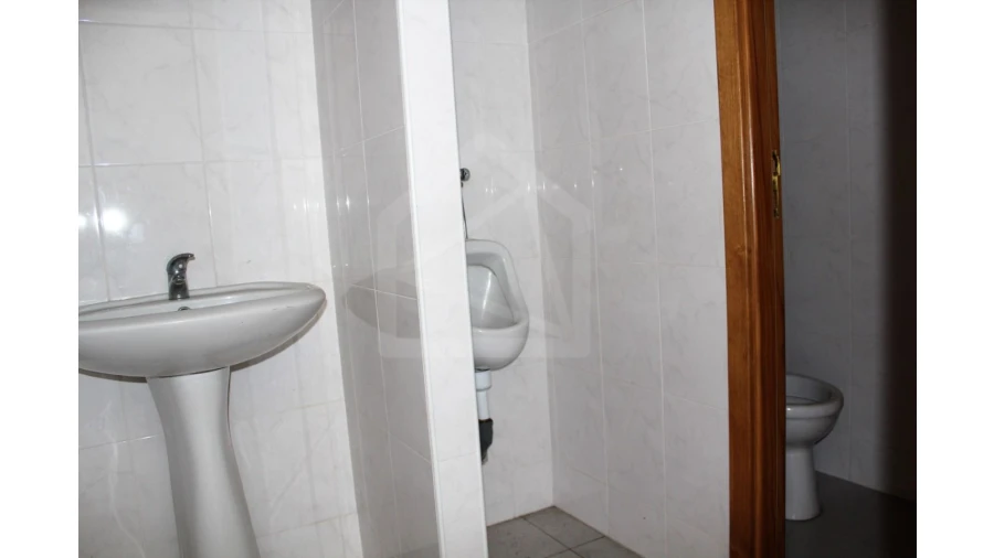 Loja para Venda em Santa Maria da Feira, Travanca, Sanfins e Espargo Foto 8