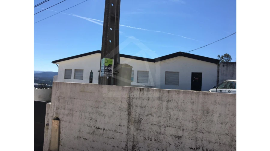 Armazém para Venda em Vila de Cucujães Foto 1