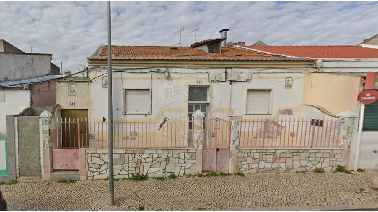 Moradia T2 para Venda em Campolide Foto 1