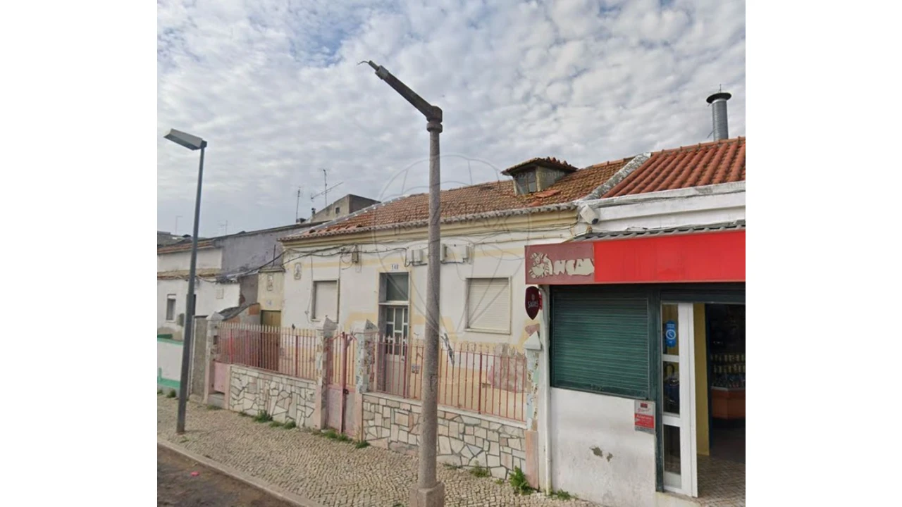 Moradia T2 para Venda em Campolide Foto 3