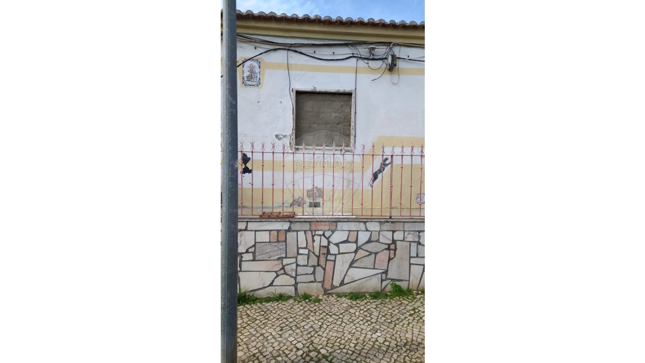 Moradia T2 para Venda em Campolide Foto 4