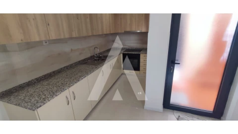 Moradia T4 para Venda em Darque