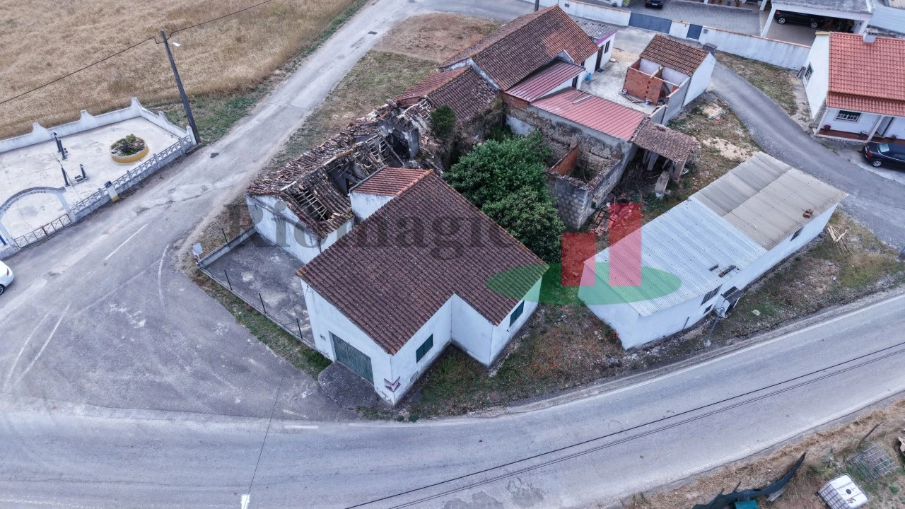 Moradia T2 para Venda em Azambujeira e Malaqueijo Foto 1