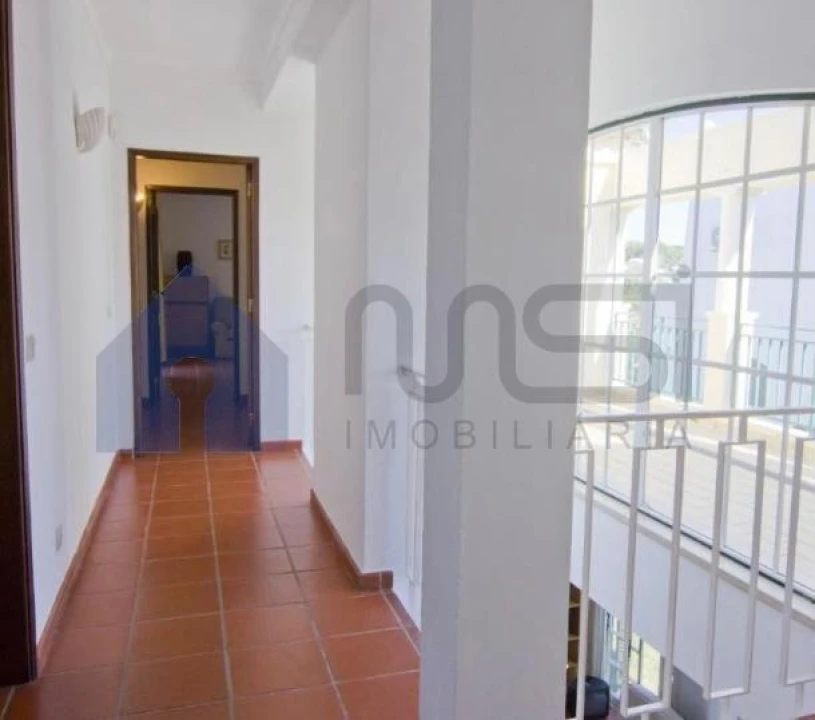 Moradia T4 para Venda em Quarteira Foto 10